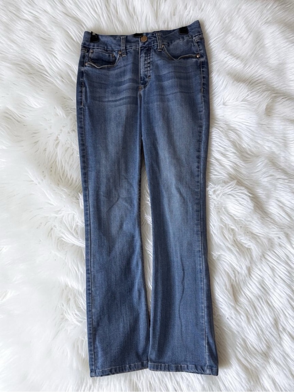 Seven7 Classic Blue Women's Jeans - Mid Wash soft stretch EUC bootcut flare